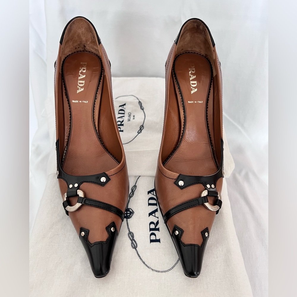 Prada size 7 saddle brown & black pumps